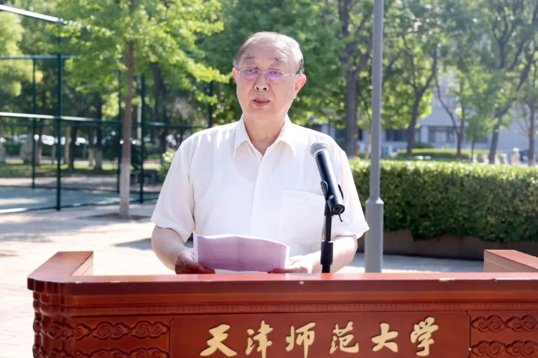 安博app下载网站新手怎么玩资深教授
