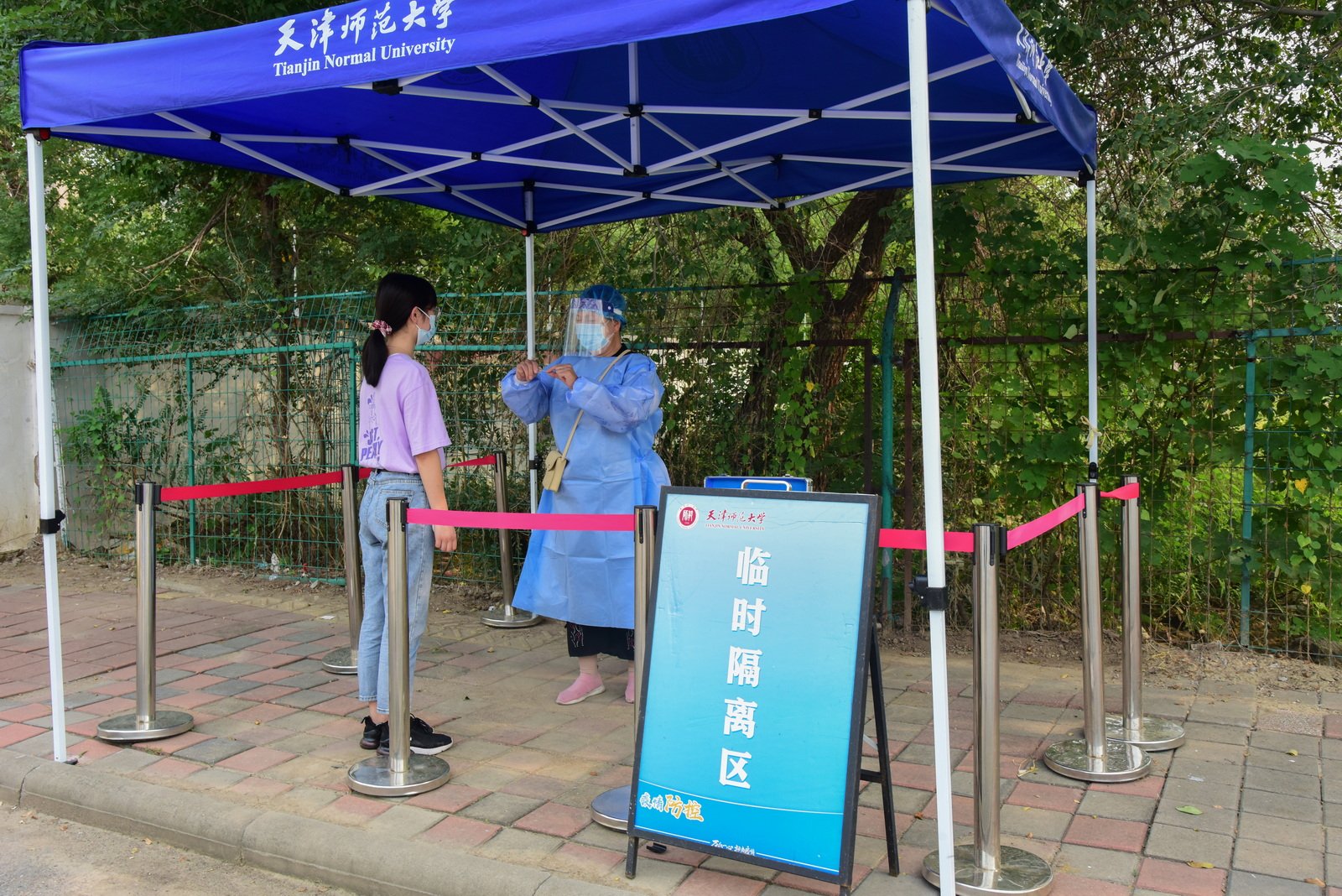 食堂等地进行现场检查指导