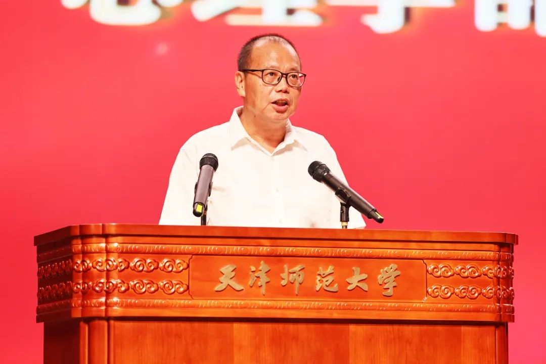科研和管理第一线上辛勤耕耘的全体教职