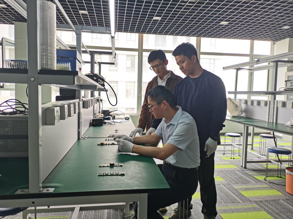 跟随安博官方网页版使用方法怎么弄电子