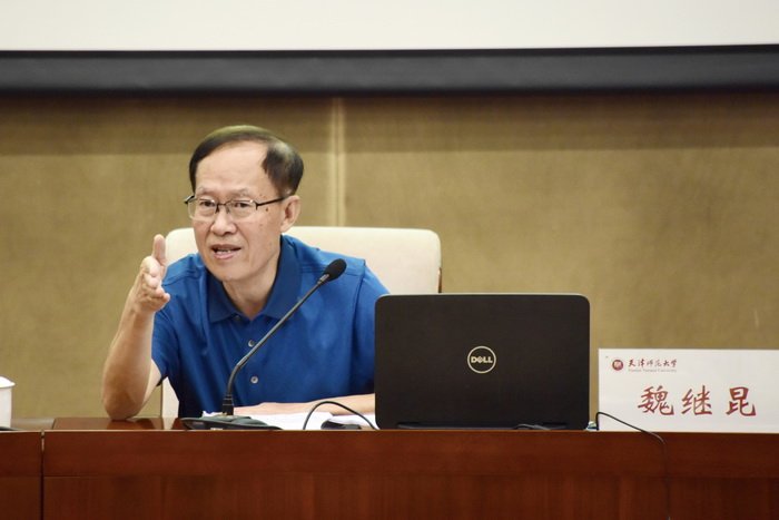 社会主义发展史的重要指示精神