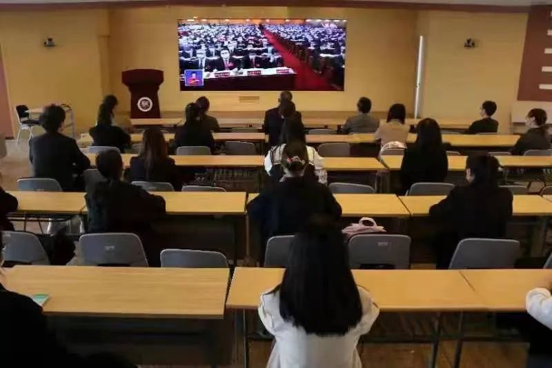 高唱国歌