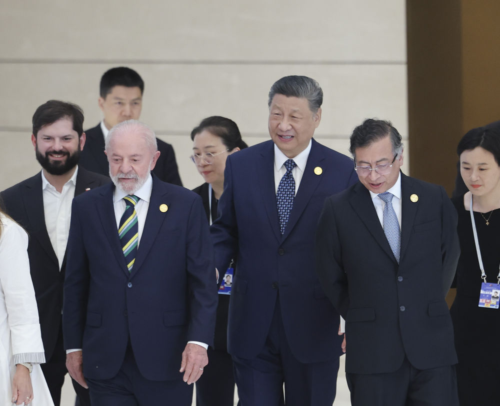 中方同拉方携手启动五大工程