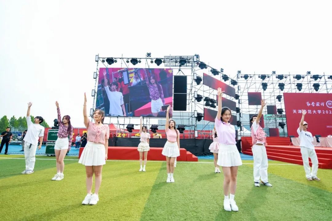 校长钟英华