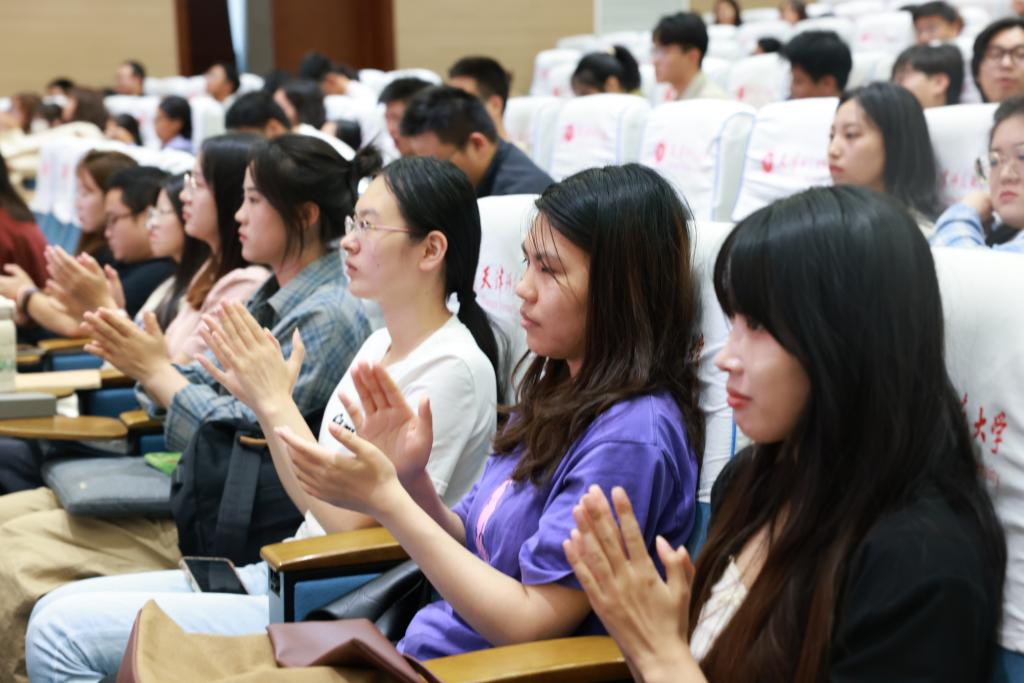 校安博app下载网站手机版登录副书记