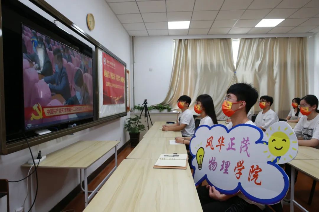 这次大会是在我们踏上全面建设社会主义
