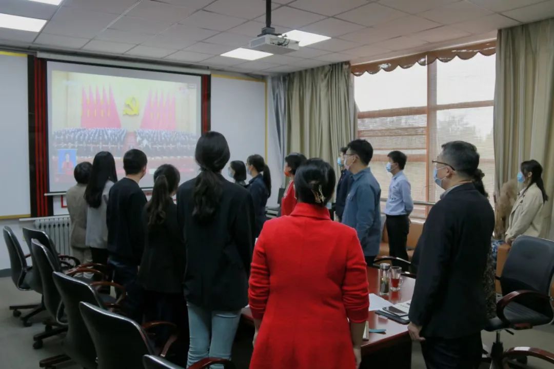 在各报告厅